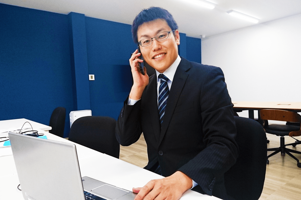 先輩社員の一日