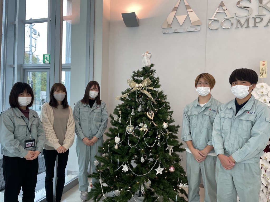 クリスマスツリーを設置しました！