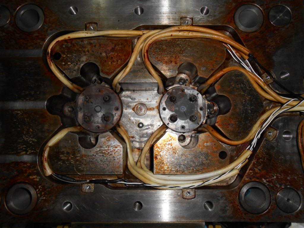 金型内部４