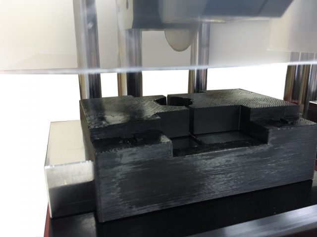 3Dプリンタで製作した樹脂製切断補助治具