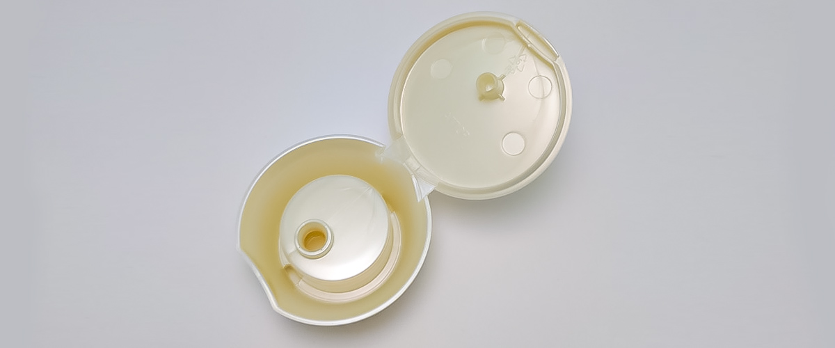 海外製品のヒンジキャップ