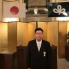 黄綬褒章を受ける安彦