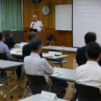 講演中の一幕