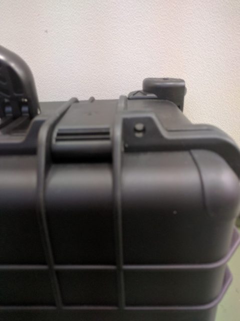 キッタロウ移動用ボックスの結束バンド通し穴