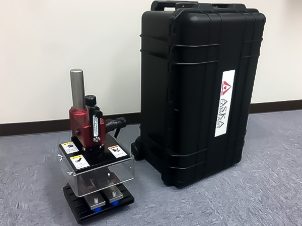 キッタロウとキッタロウ輸送用の専用ケース