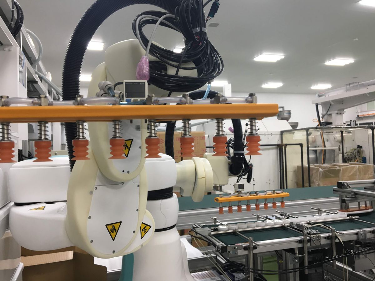 川崎重工社製、協働型スカラロボットduAro-2の稼働画像