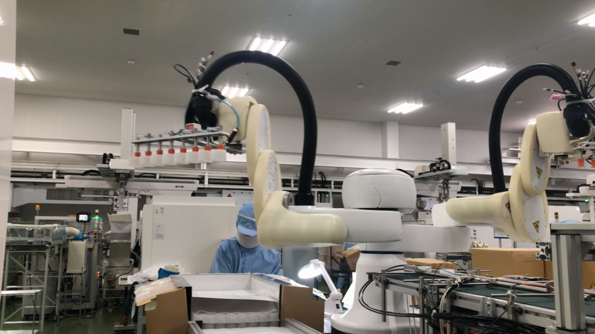 作業者と協働型ロボットが一緒に仕事をしている状態