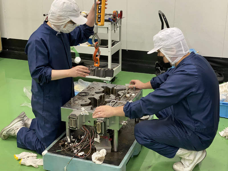 金型メンテナンス作業1