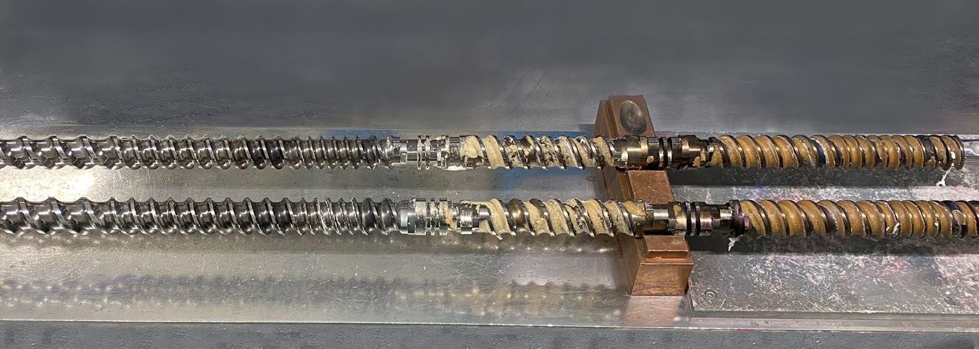 PP+TAPIOPLASTによる押出機のスクリューの汚れ