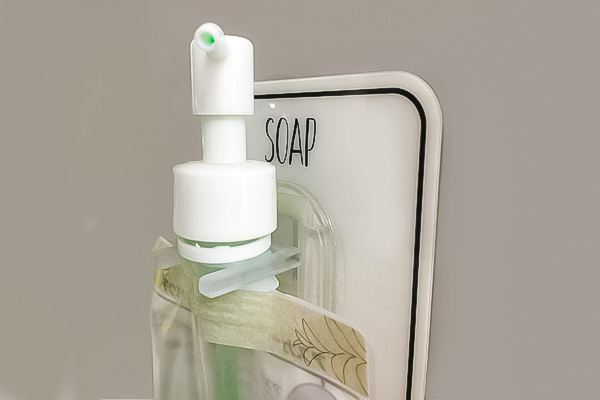 ホルダーにスパウトを取り付けたところ