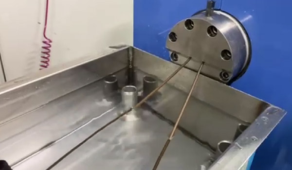 押し出し機による成形