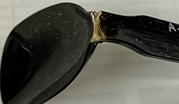 耐えられず折れたチャフ入りスプーン