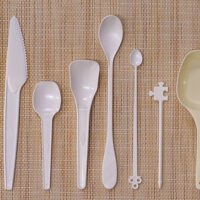 バイオマスプラを使用したプラスチックカトラリー