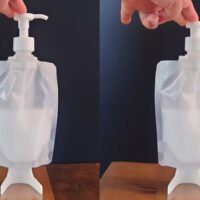 AS18パウチスタンドでポンプ付パウチを使用